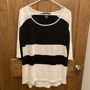 Design History black and white tunic w/ 3/4 sleeves